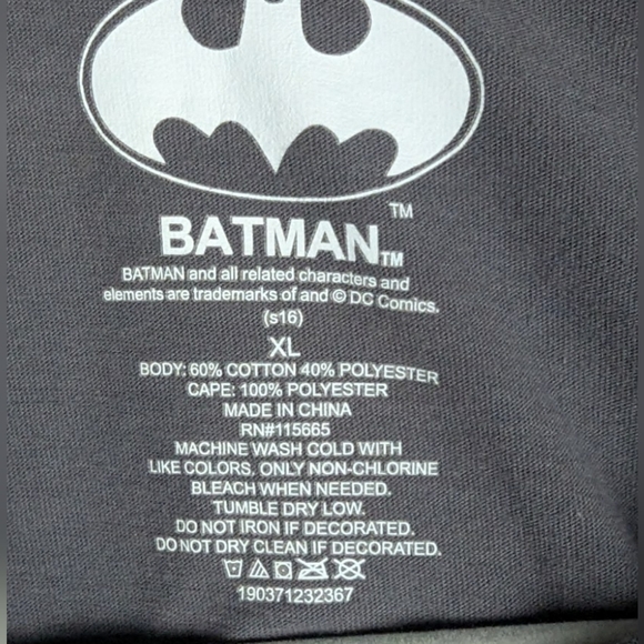 Batman size 16 costume tshirt with Velcro cape with fading - Picture 3 of 9